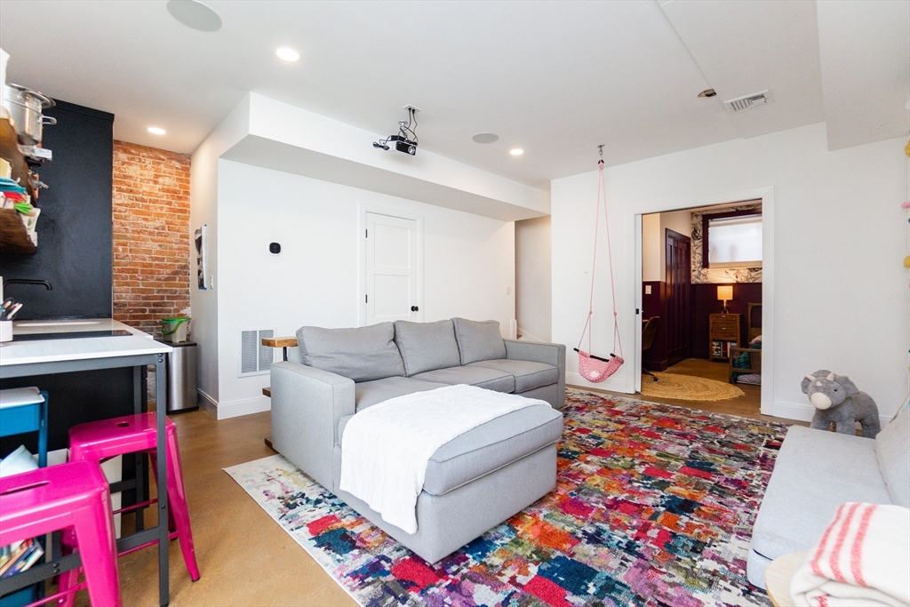 452 W 4th, South Boston