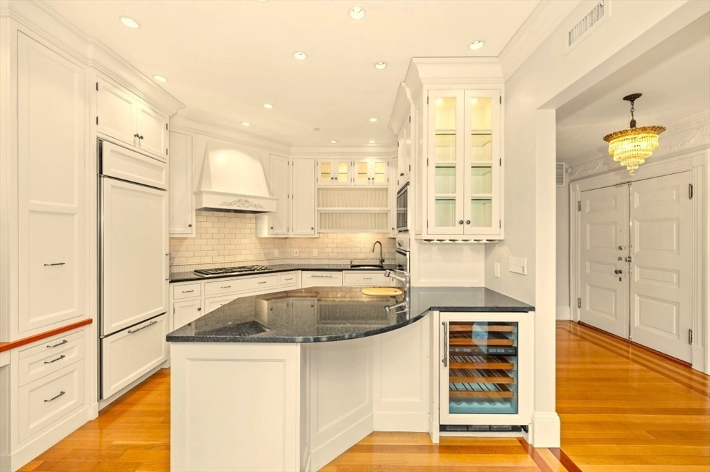 290 Commonwealth Ave, Back Bay