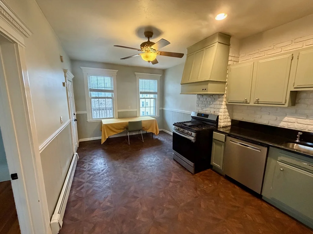 324 Chelsea St, East Boston