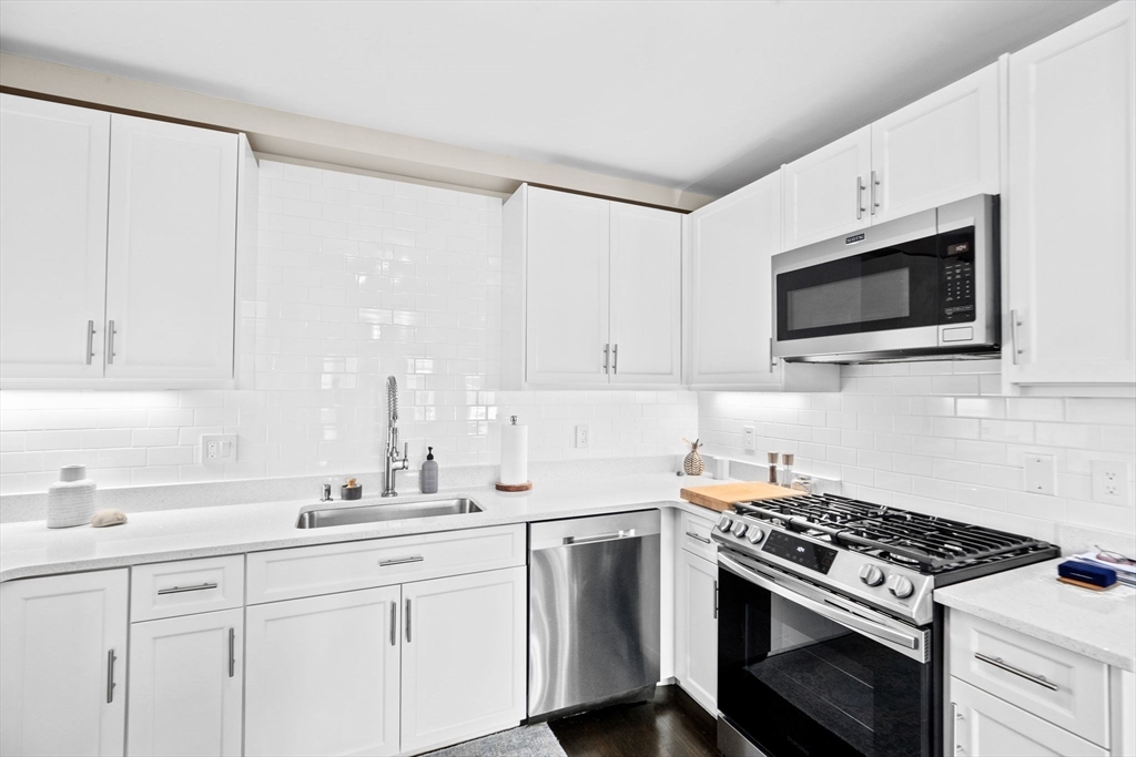 108-110 Elm St, Cohasset