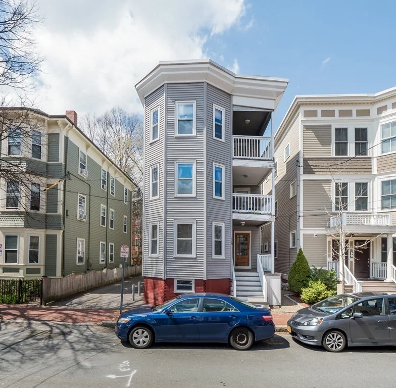 17 Athens, Riverside
