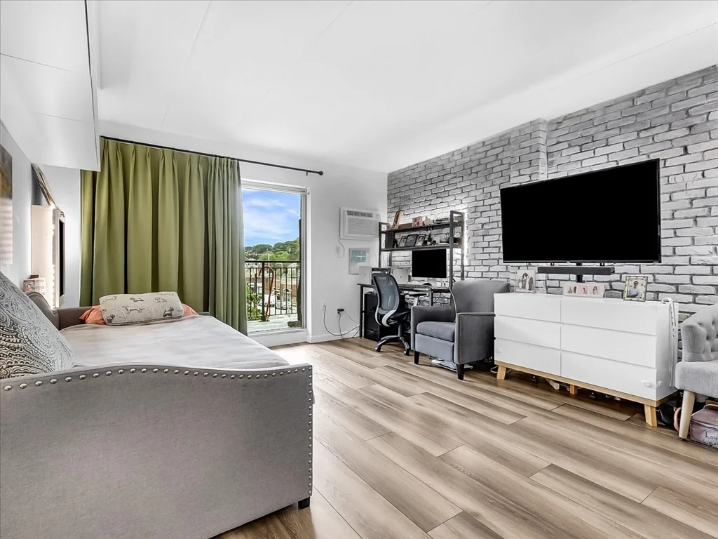 995 Massachusetts Ave, Arlington