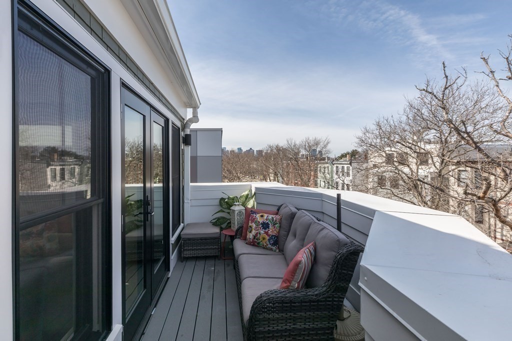 331 Chelsea St, East Boston