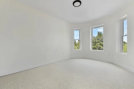 123 Intervale St, Dudley / Brunswick King