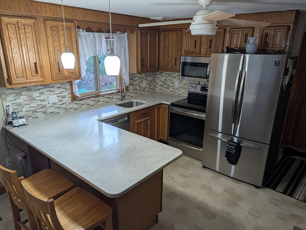 10 Sherwood Ln, Raynham