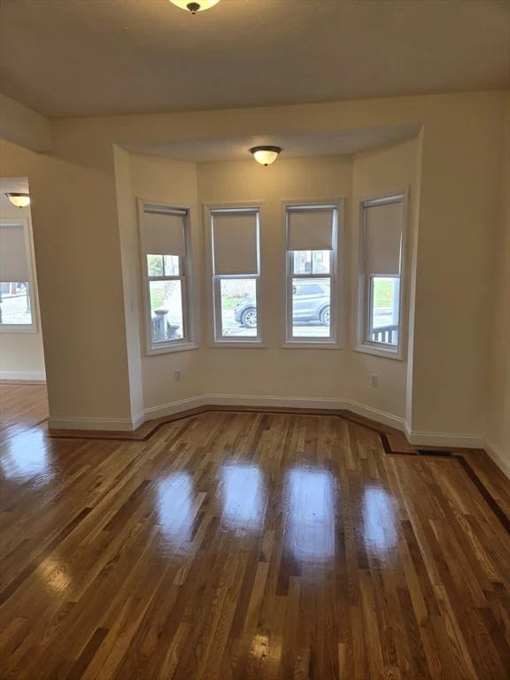 569 Adams, East Milton