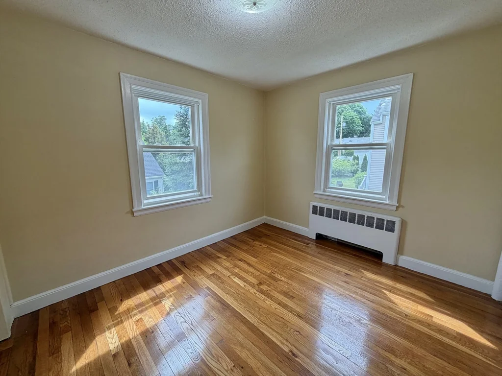 17 Hatfield Rd, West Newton
