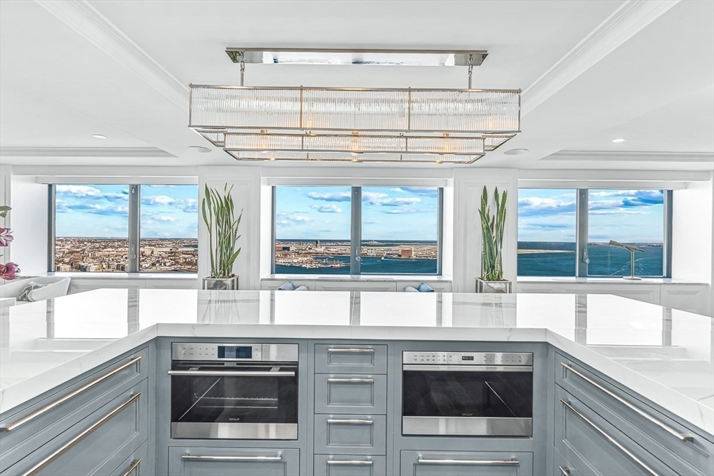 85 E India Row, Waterfront