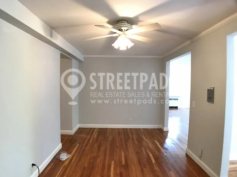 1129 Beacon St, Longwood