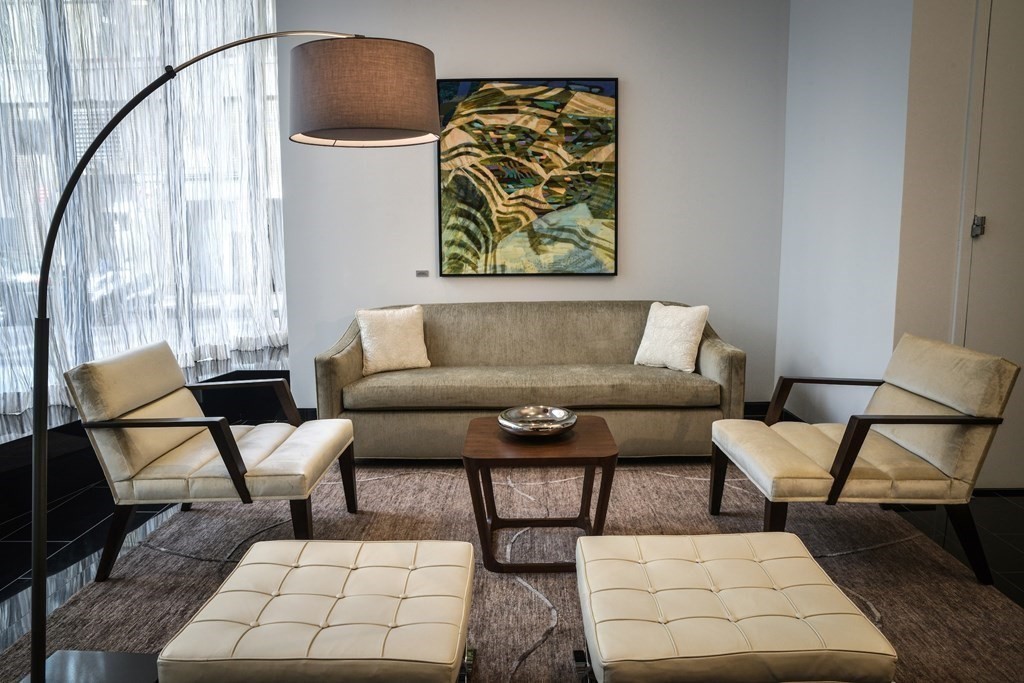 580 Washington St, Midtown