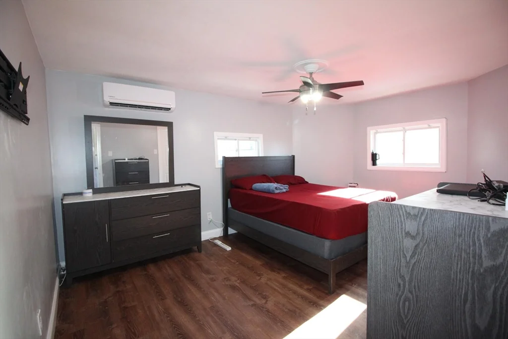 522 Slade T, Fall River