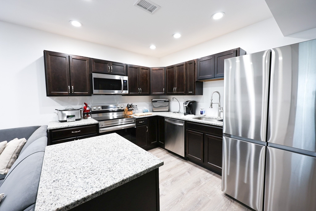 79 Granite St, Weymouth