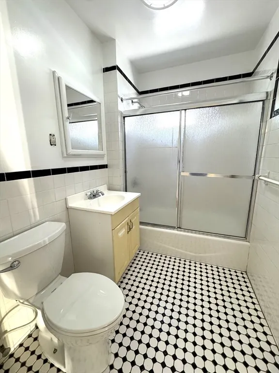 20 Hunnewell Ave, Oak Square