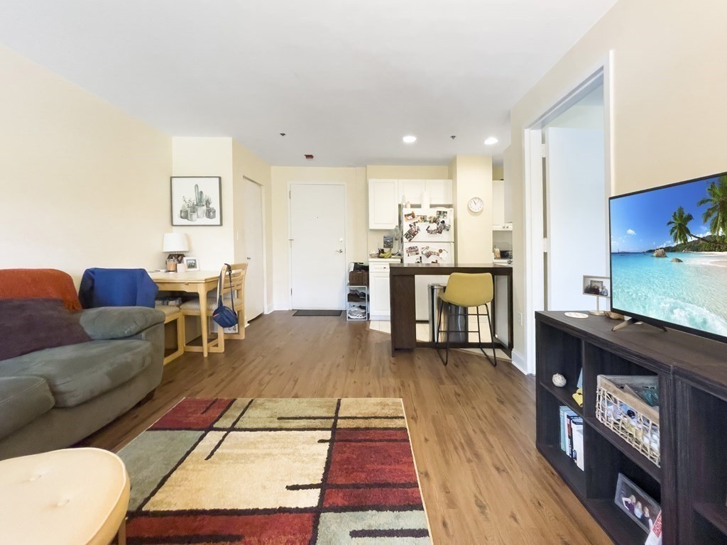 332 Jamaicaway, Jamaica Plain