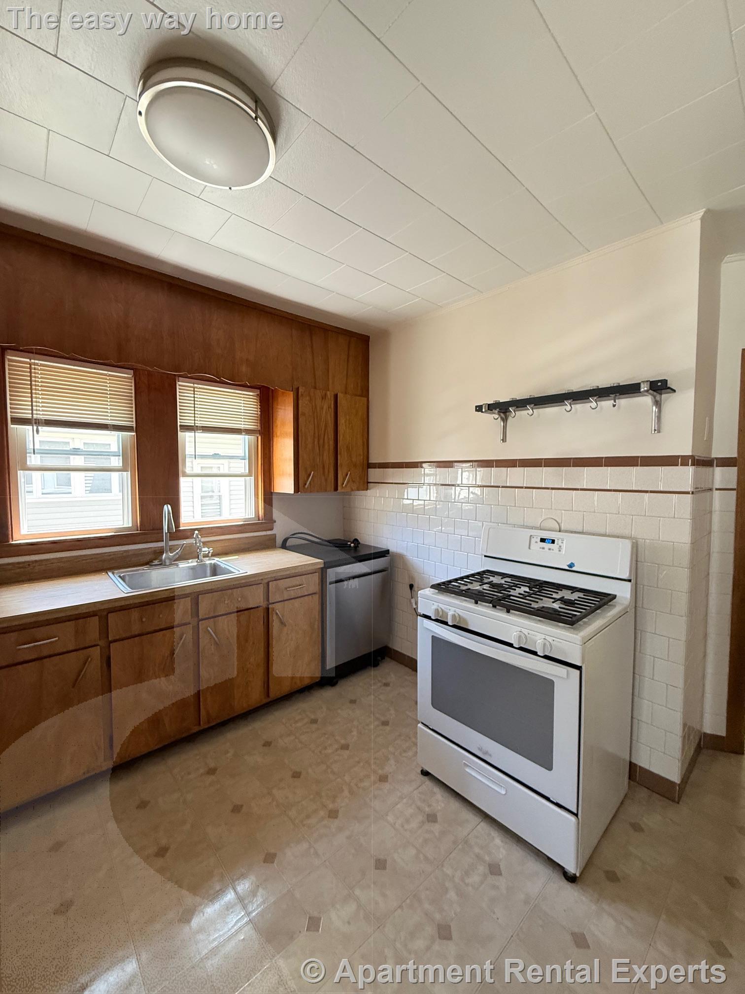 105 Bromfield Rd, Tufts