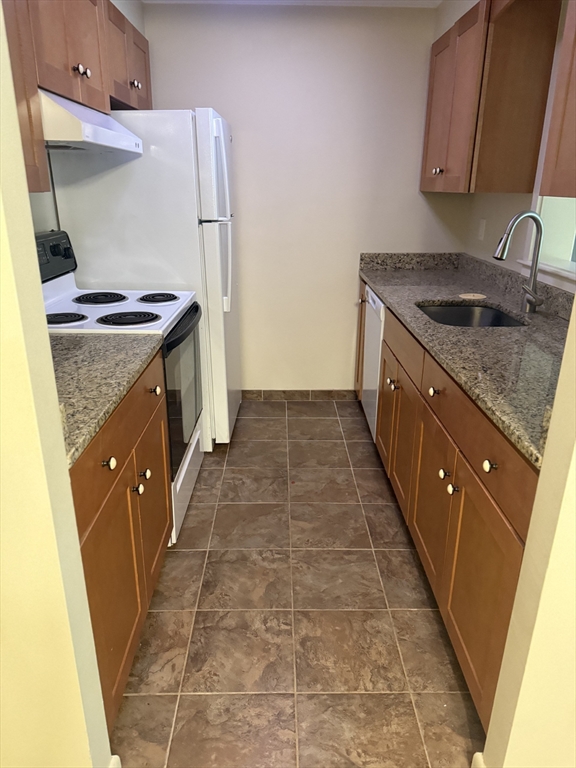 387 Adams St, Abington