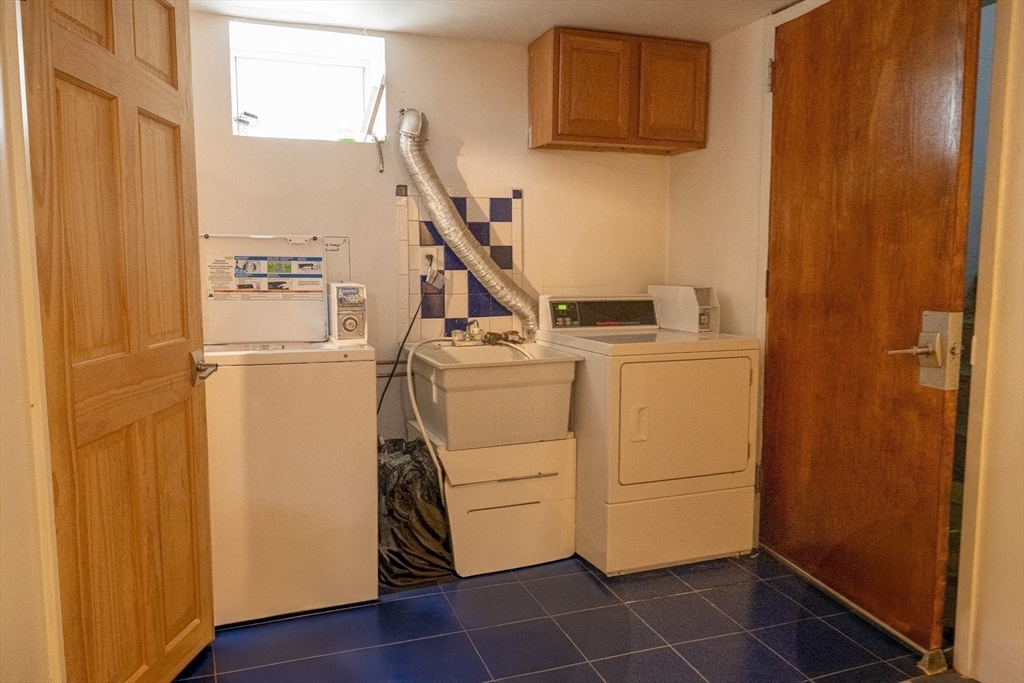 726 Metropolitan Ave, Hyde Park