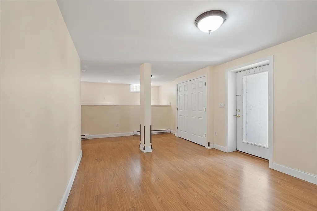 61 Western Ave, Gloucester