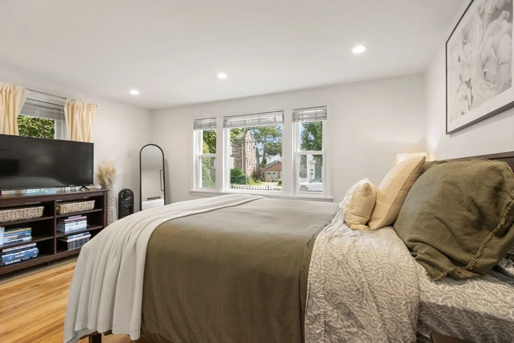 177 Faneuil St, Oak Square