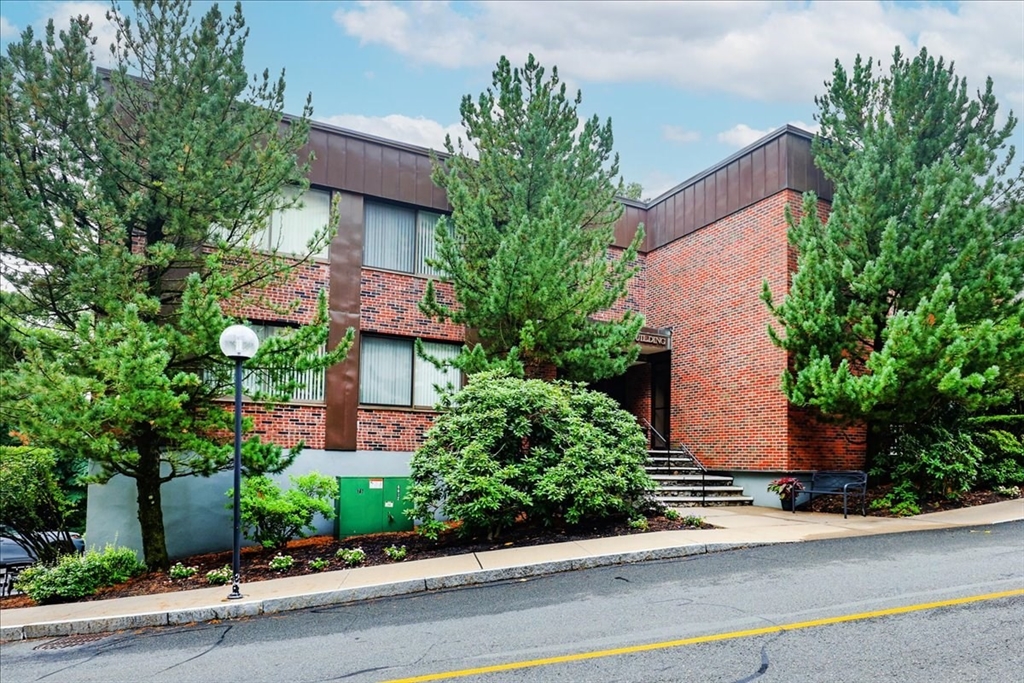 1006 Paradise Rd, Swampscott