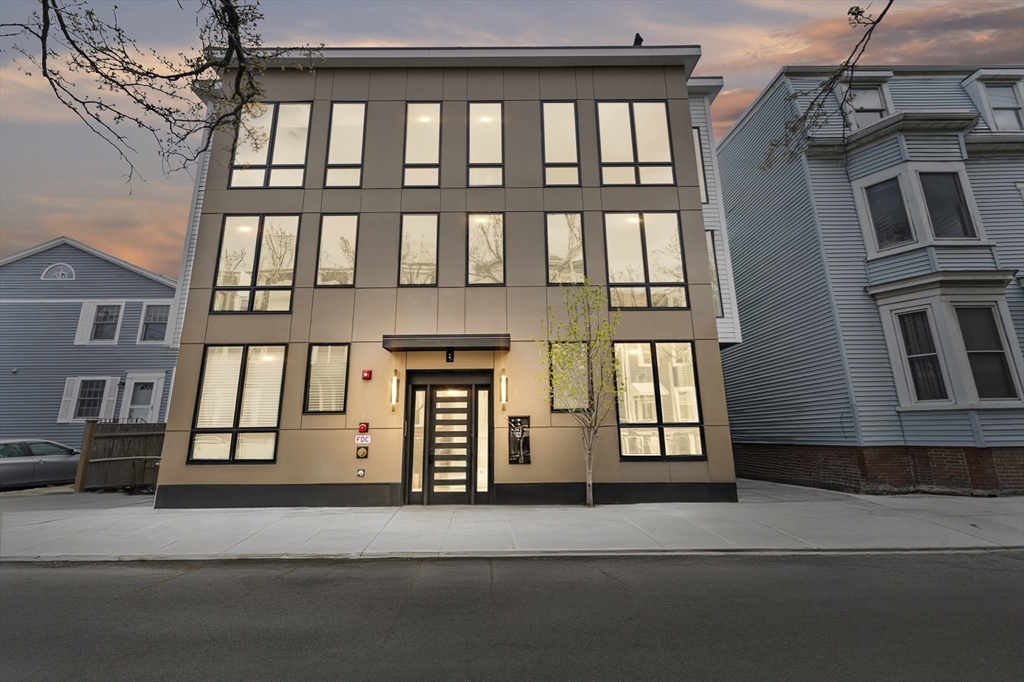 8 Mercer St, South Boston