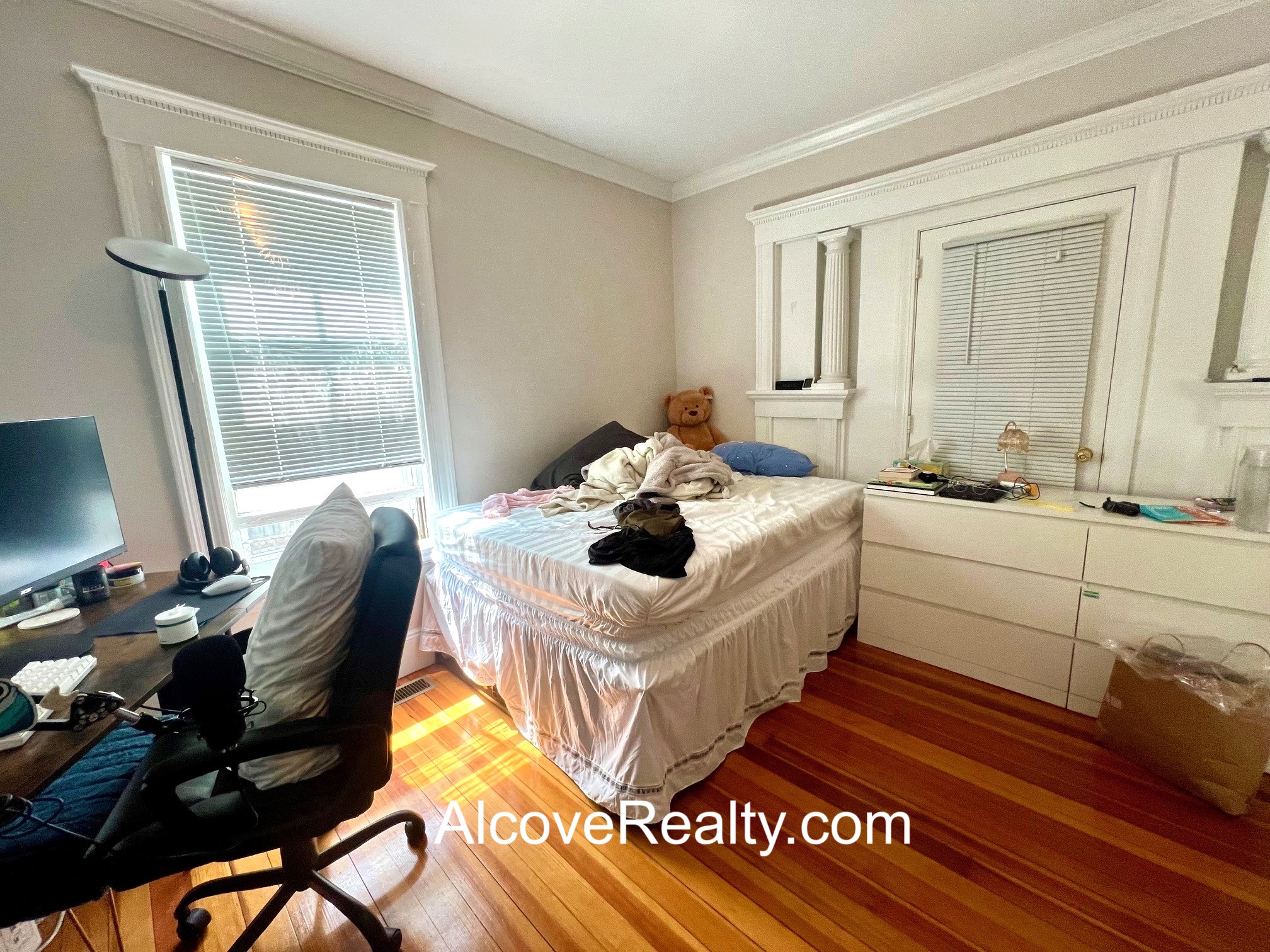 34 Leonard St, Tufts