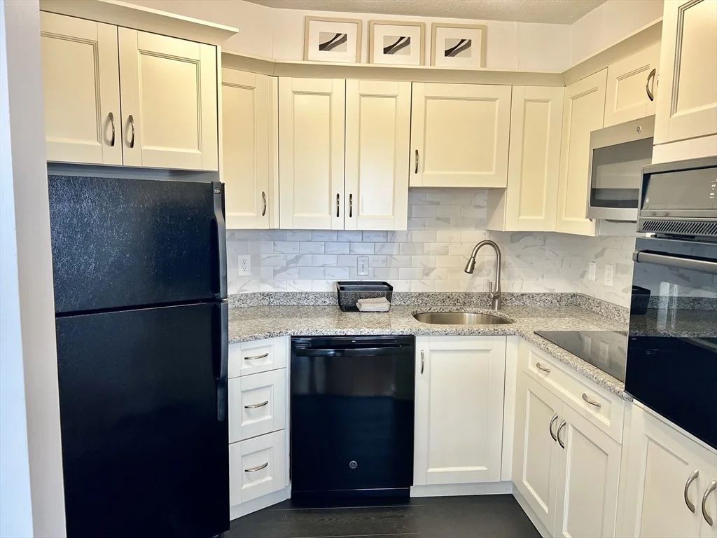 300 Lynn Shore Dr, Lynn