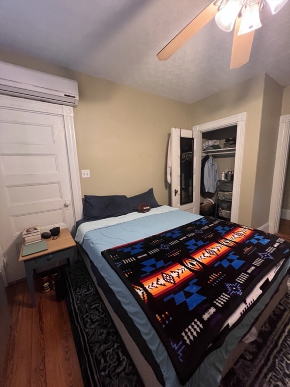 18 Homer, Central Village