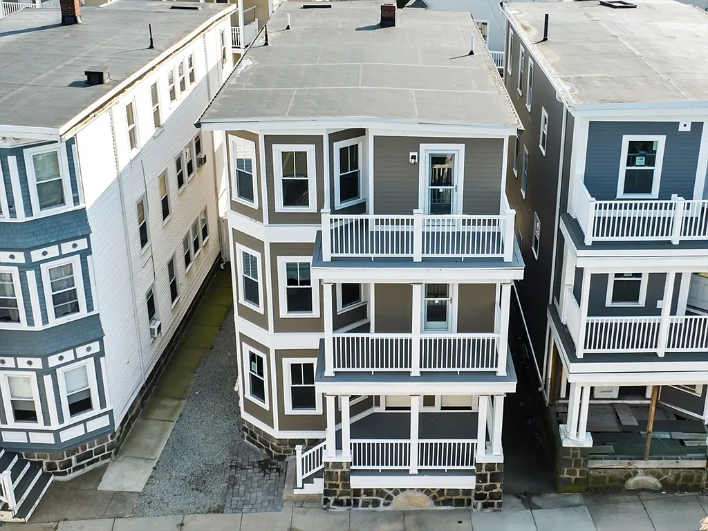 11 Woodlawn St, Jamaica Plain