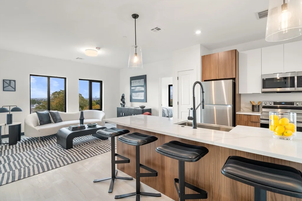 600 Broadway, Everett