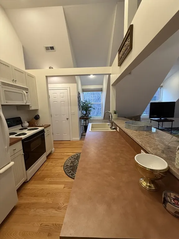 79 Freeman Rd, Charlton