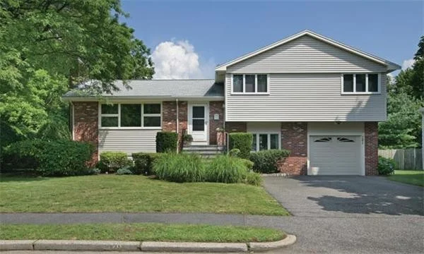 121 Andrew St, Newton Highlands