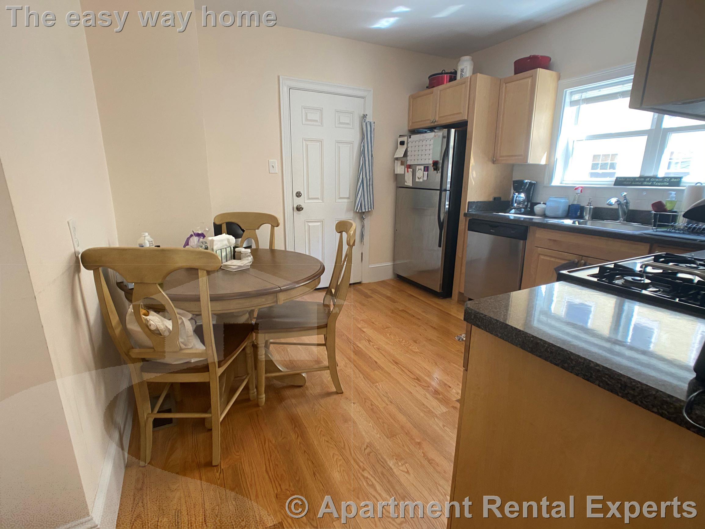 24 Willard Ave, Tufts