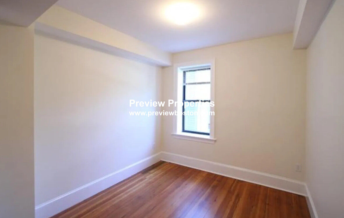 881 Massachusetts Ave, Mid Cambridge