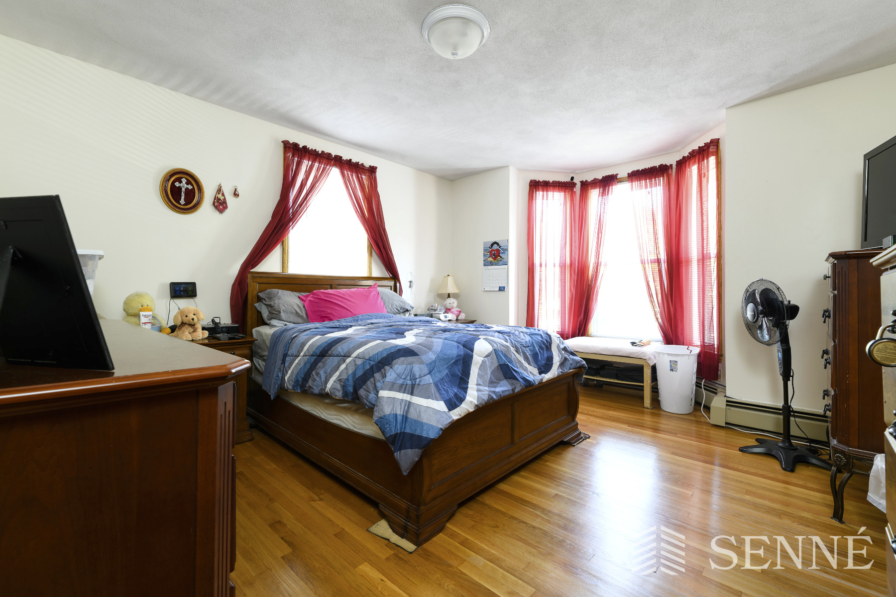 49 Concord Ave, Ward Two