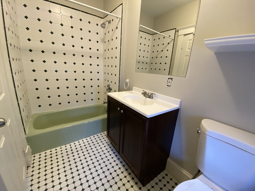 8 Trafford St, Quincy