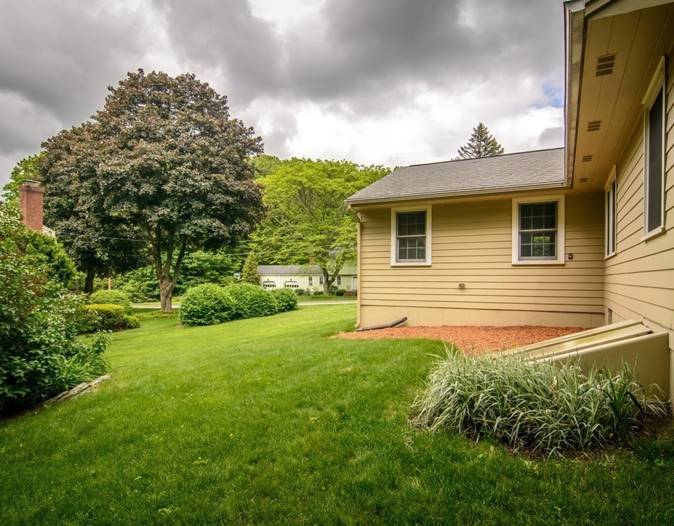 253 W Main St, Westborough