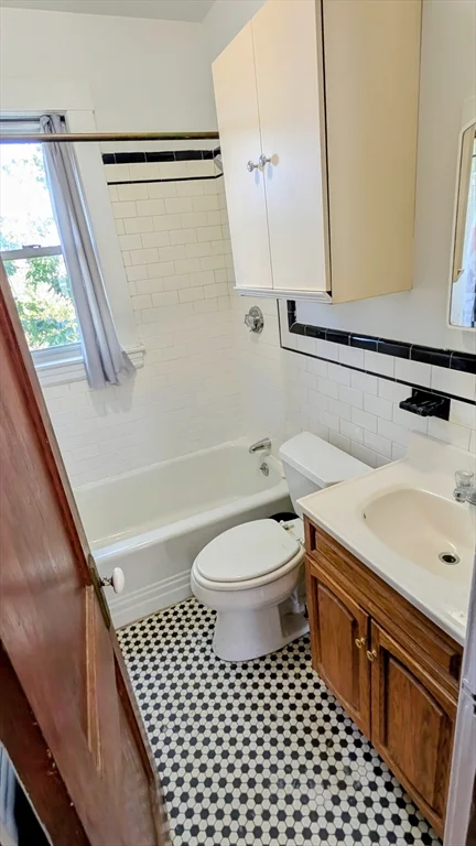 1106 Saratoga St, East Boston