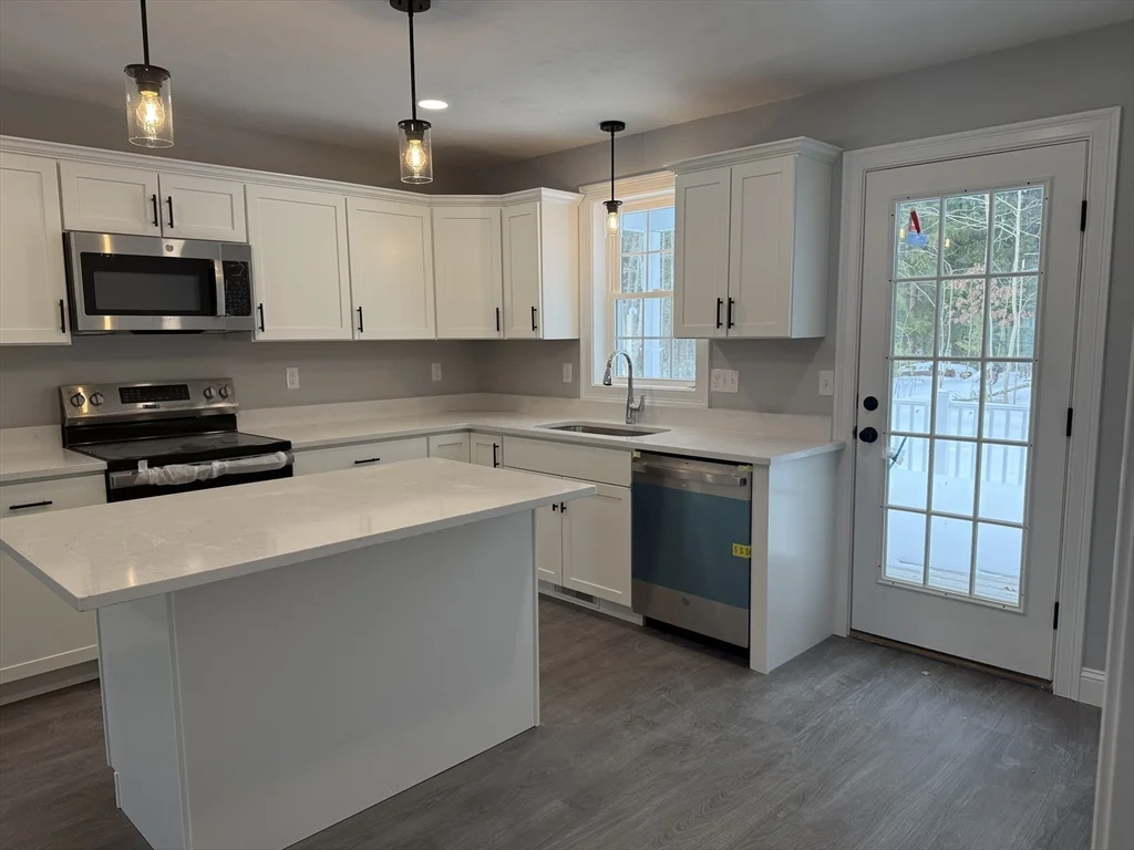 15 Kashmir's Way, Middleboro