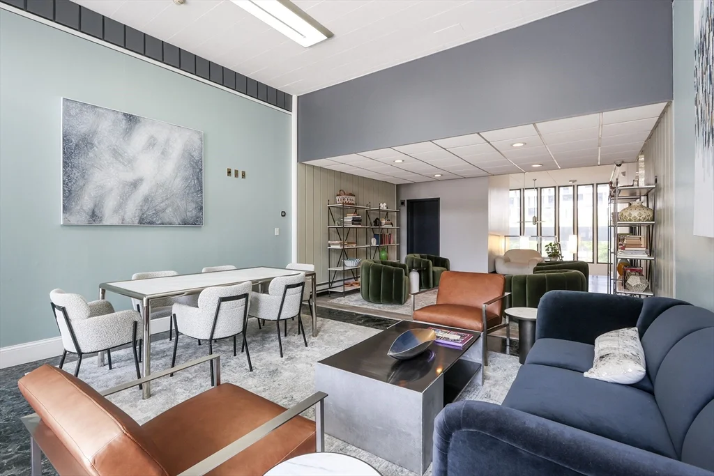 566 Commonwealth, Fenway