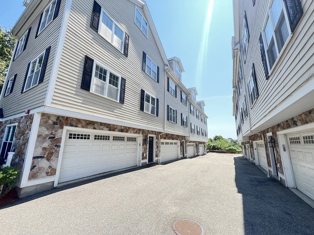 75 Brackett St, Quincy