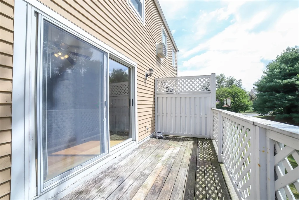 64 Camelot Dr, Tatnuck