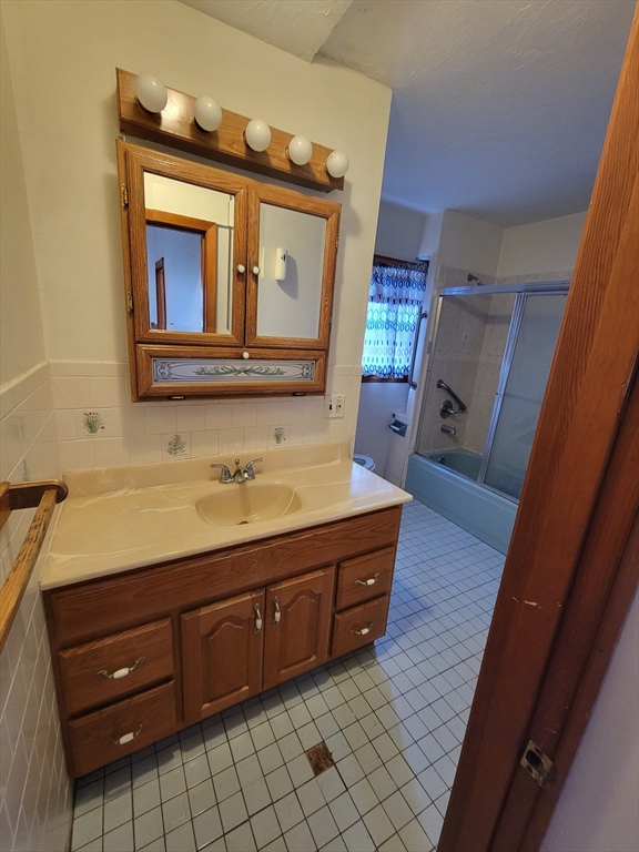 64 Summer St, Stoughton