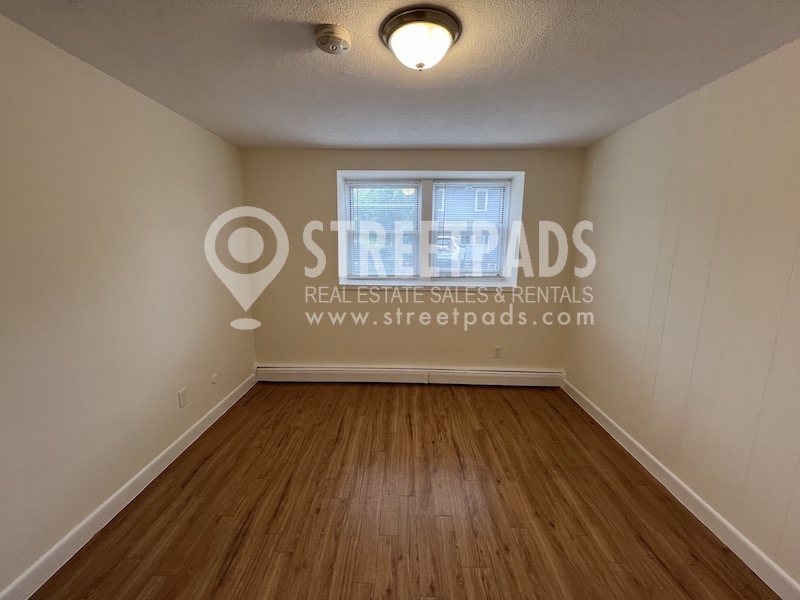 164 North Beacon St, Oak Square