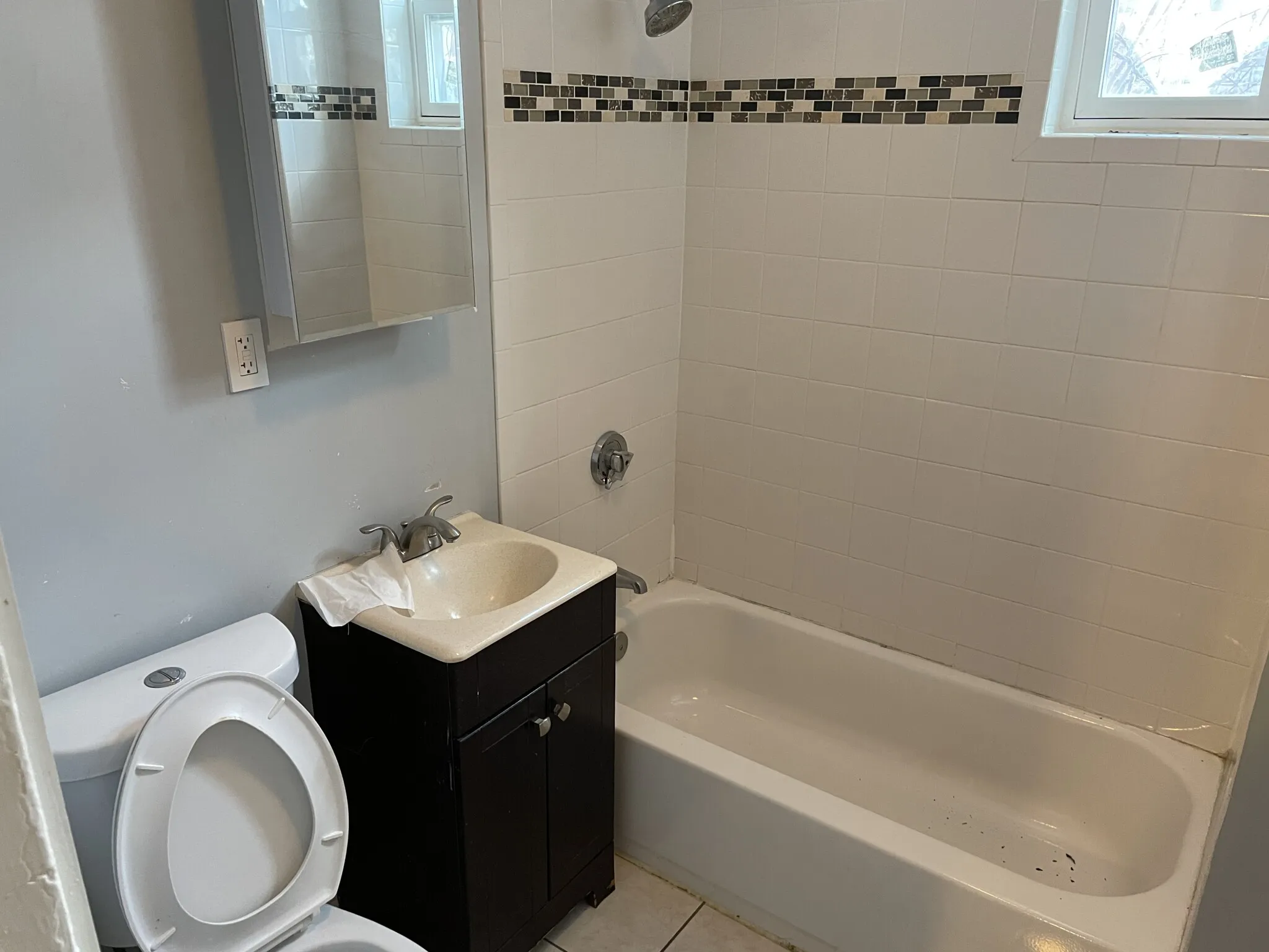 227 Roxbury St, Roxbury