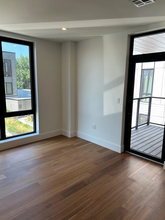 1515 Commonwealth, Brighton