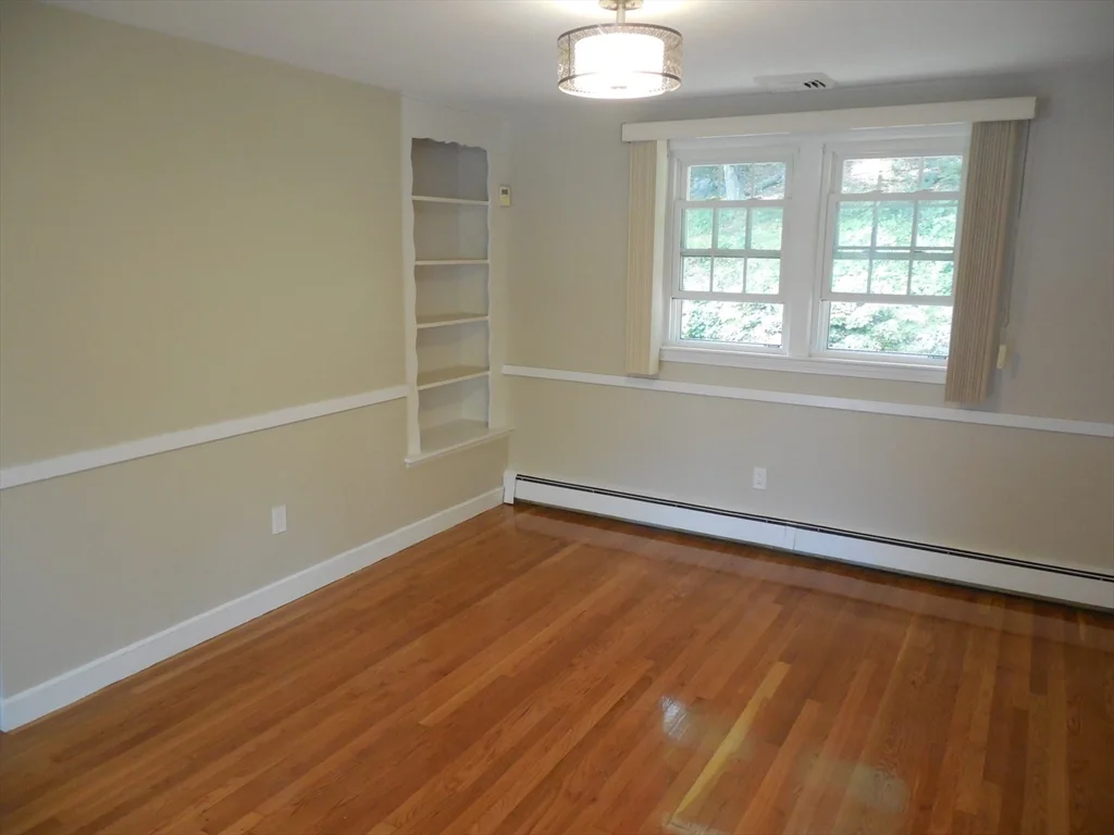 166 Totten Pond Rd, Piety Corner