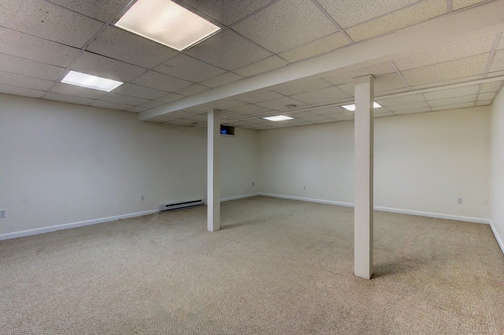 28 Ptarmigan Dr, Shrewsbury