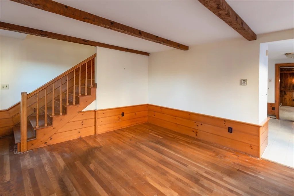 129-1/2 Summer St, Downtown