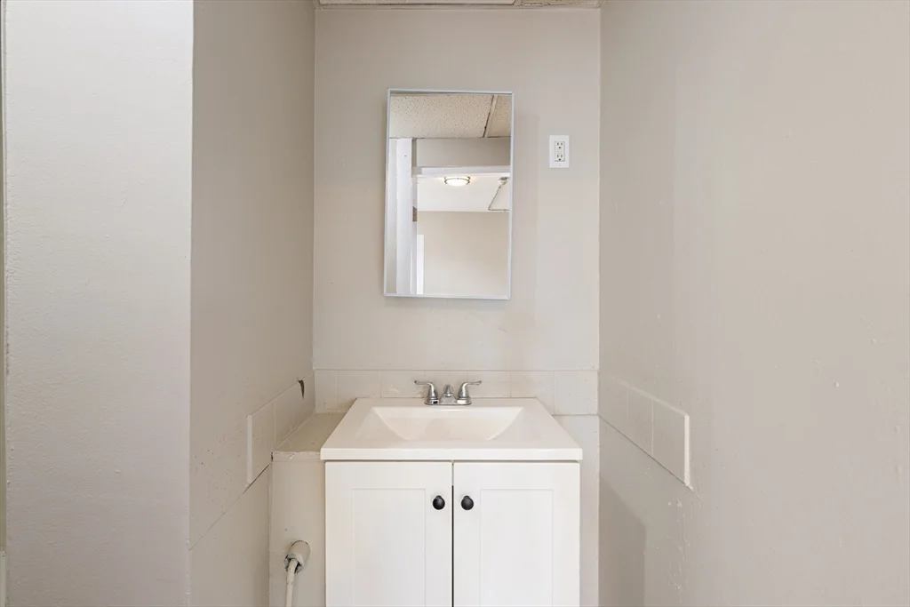 50 Common St, North Lawrence